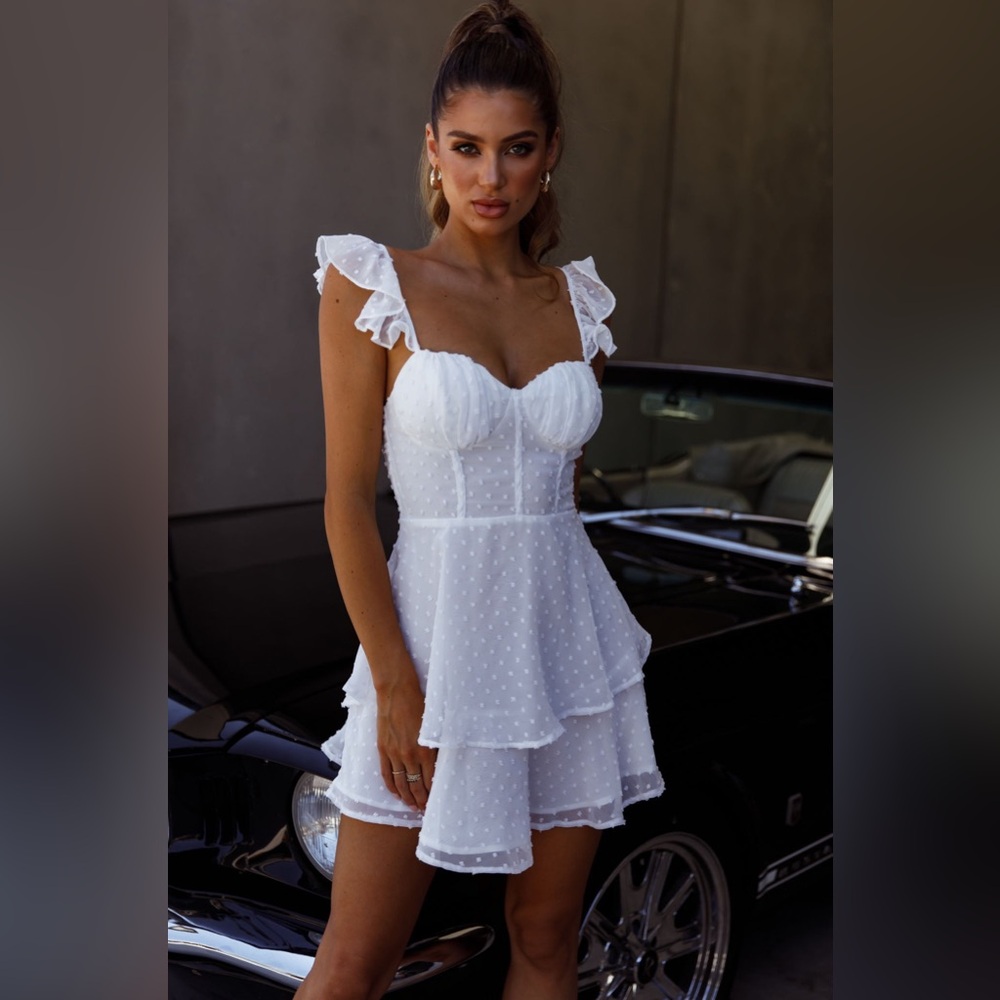 SELFIE LESLIE NWT THEORY SWEETHEART NECKLINE FRILL STRAP TEXTURED MINi DRESS